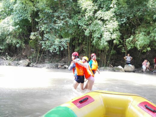 龙门大峡谷漂流