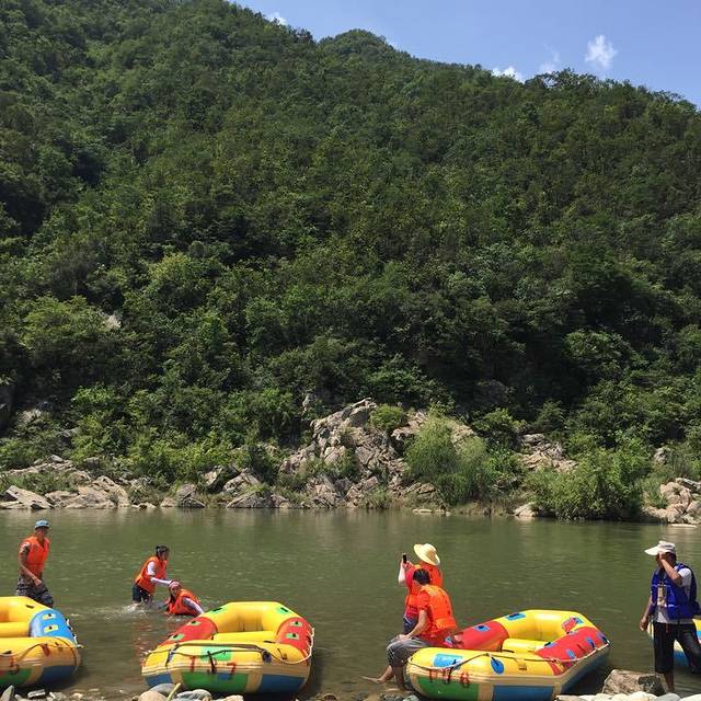 鹳河漂流风景区