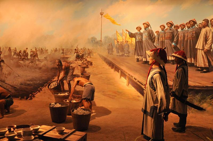 鸦片战争是近代中国盛及而衰由封建社会迅速转入半殖民地半封建社会的