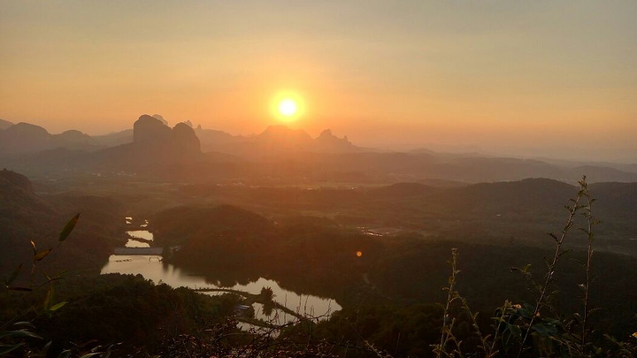 "丹霞山的风景很美丽，值得一游，只是票价太贵了，如果能在八十元左右就性价比高了_丹霞山"的评论图片