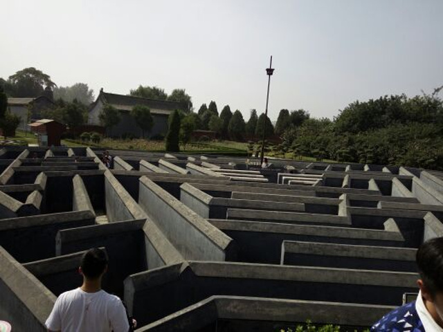 去玩的,景区取票挺方便的,就在景区售票处,羑里城里的八卦阵确实挺