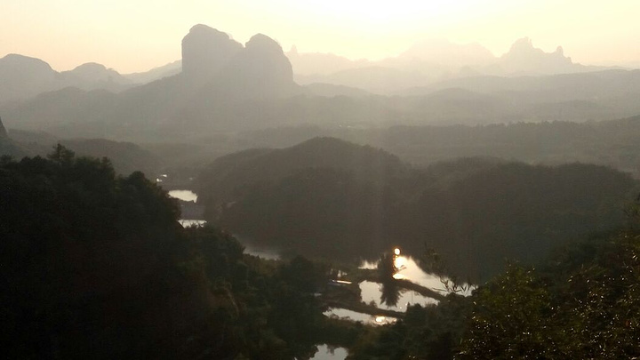 "丹霞山的风景很美丽，值得一游，只是票价太贵了，如果能在八十元左右就性价比高了_丹霞山"的评论图片