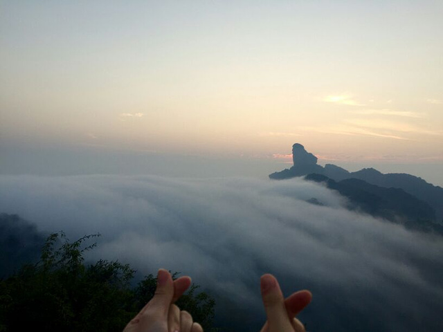 "刚好去的两天天气非常好，很适合爬山，第一天看了日落第二天看了日出云海，很满意，看日出坐索道上得..._丹霞山"的评论图片