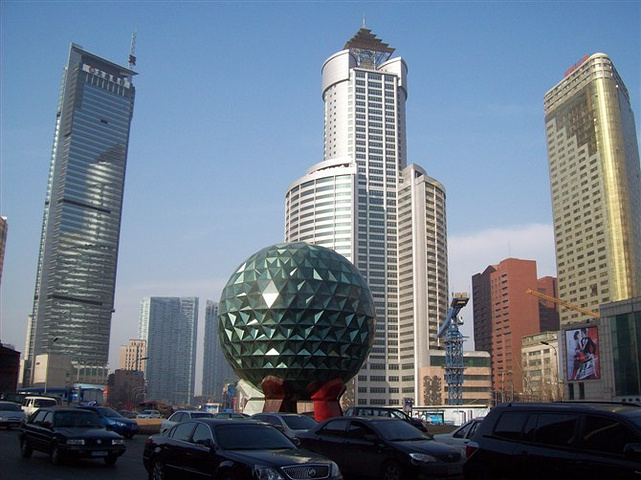大连的市区真是非常漂亮与现代化的,美丽的城市景观,难怪叫"大连"了