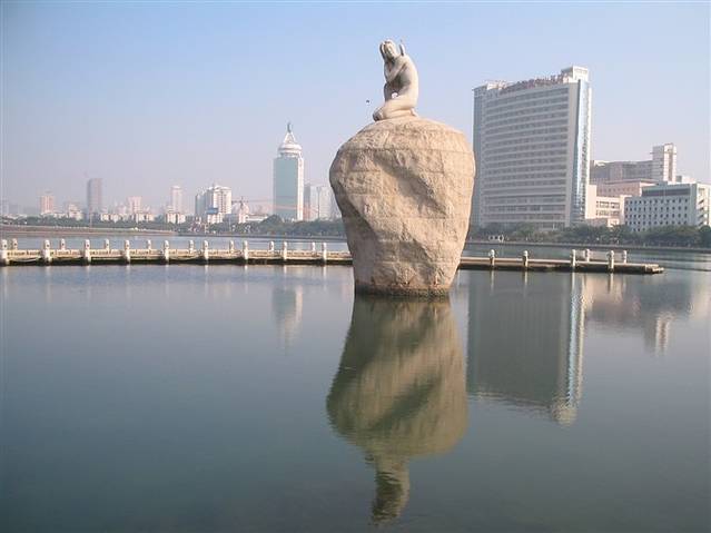 白鹭洲公园音乐广场(湖滨南路)