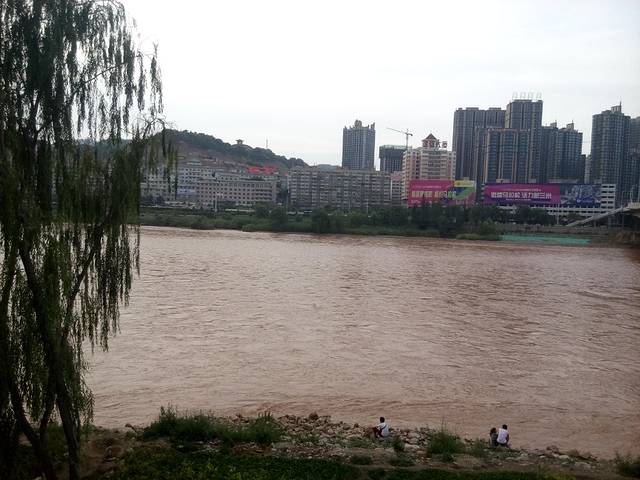 滨河路绿色长廊