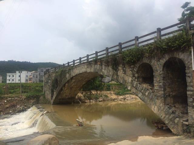 甲门峡漂流水上乐园