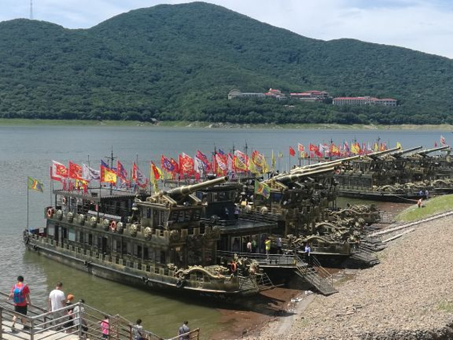 都说五虎岛好玩,其实就是修建的陆地游艺场和水上乐园,没啥自然景观.