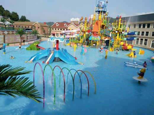 万山彩虹海水上乐园