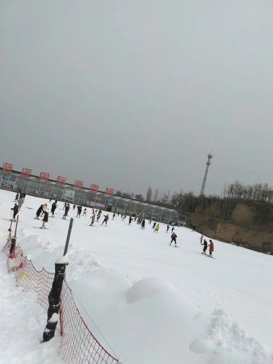 齐陵蓝溪国际滑雪场