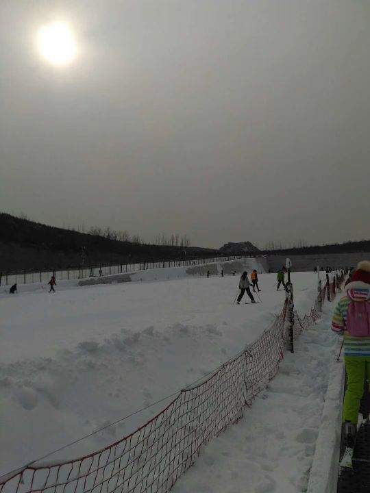 齐陵蓝溪国际滑雪场