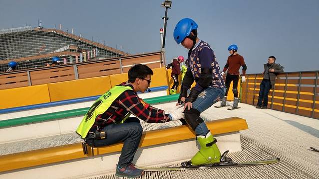 新都尖锋旱雪四季滑雪场