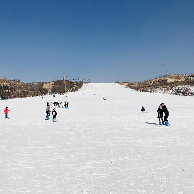 九龙国际滑雪场