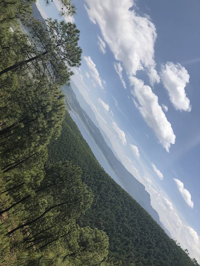 拉市海西湖马场