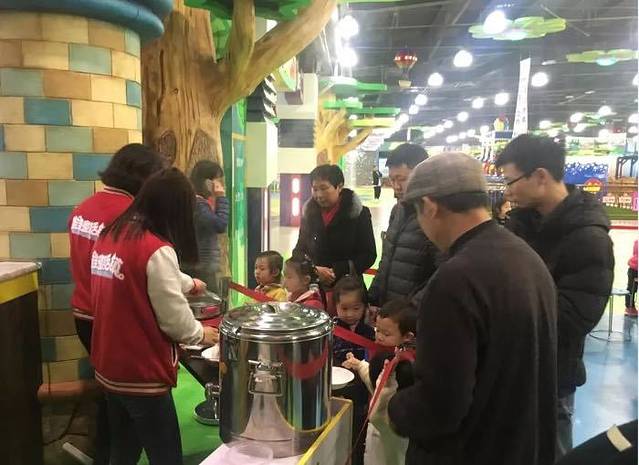 维佳童话镇演出现场