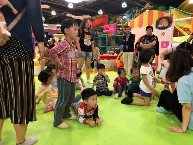 维佳童话镇演出现场