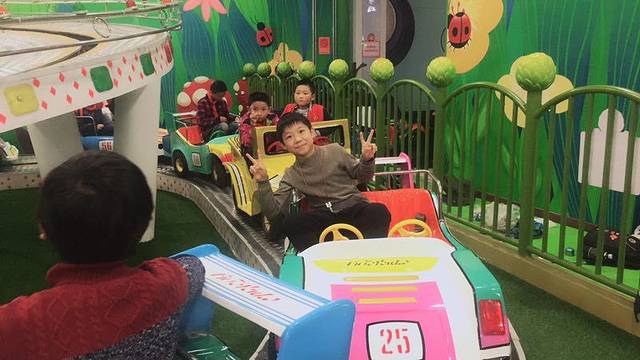 维佳童话镇演出现场