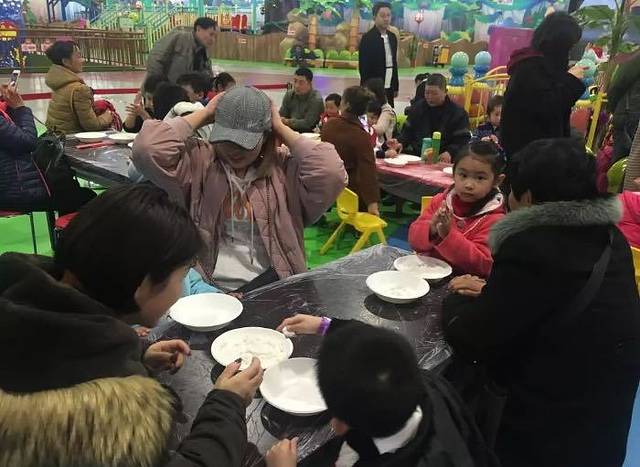 维佳童话镇演出现场