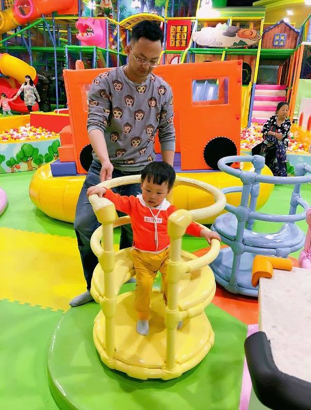 维佳童话镇演出现场