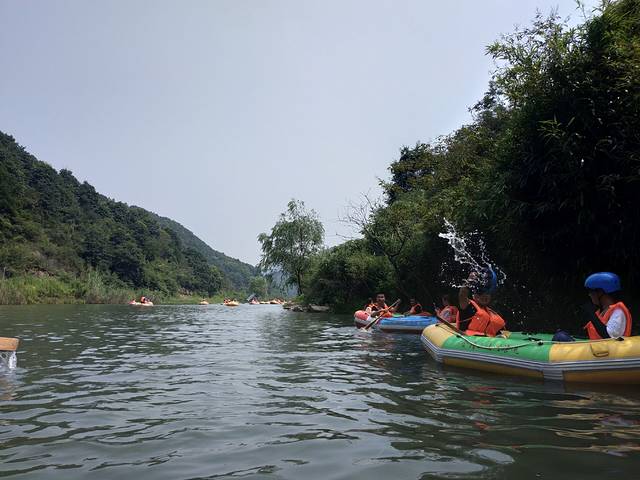 会稽山峡洞漂流