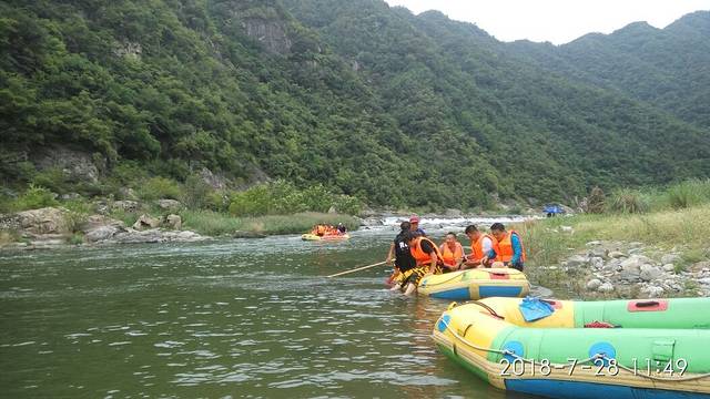 鹳河漂流风景区