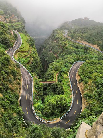 "桃花谷和天路真的非常值得看的景点，太行山很美，桃花谷六七岁的孩子都可以全程玩下来，王相岩没有去..._太行大峡谷景区"的评论图片