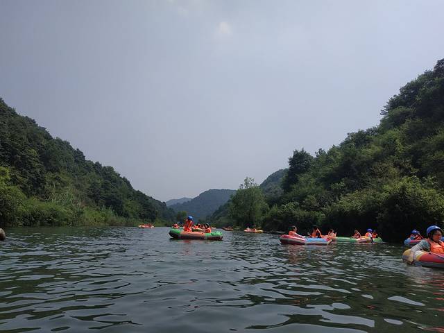 会稽山峡洞漂流