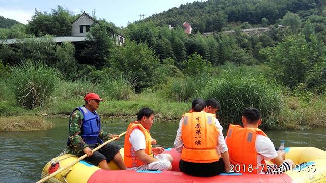 鹳河漂流风景区