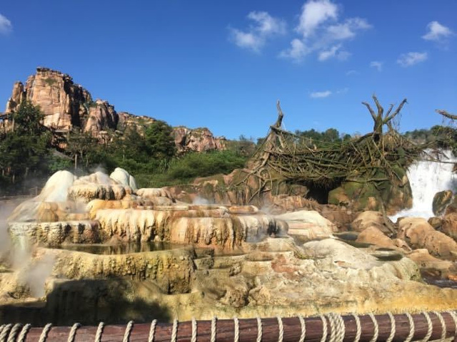 不过因为人太多玩一个游戏起码都要排一个小时长队,我也是醉了_上海