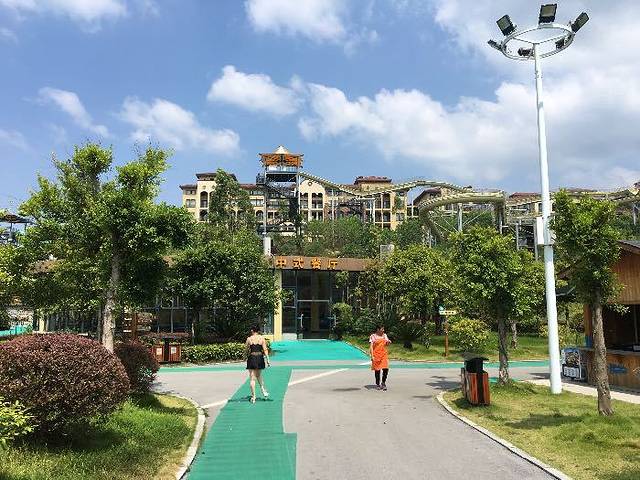 罗山湖水上乐园