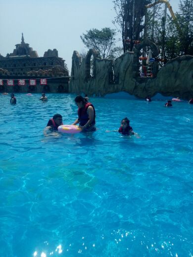 欢乐龙湾温泉水乐园