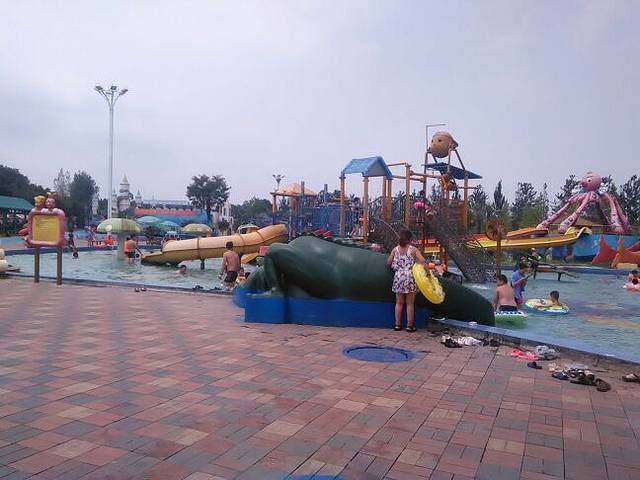 刘洪文化园海浪谷