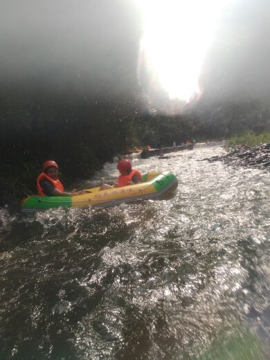 浏阳大围山榴花洞峡谷漂流