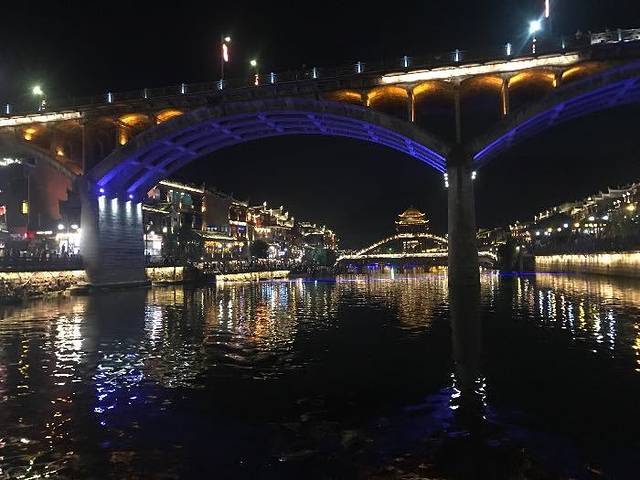 《烟雨张家界》歌舞剧