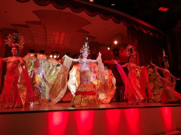 三亚果喜红艺人剧场