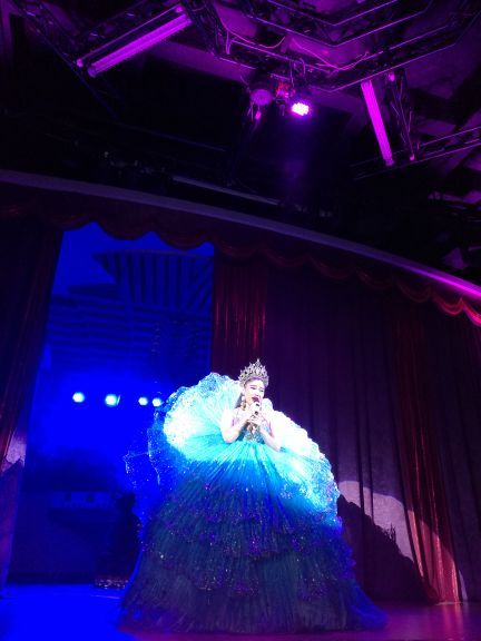 三亚果喜红艺人剧场