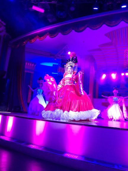 三亚果喜红艺人剧场