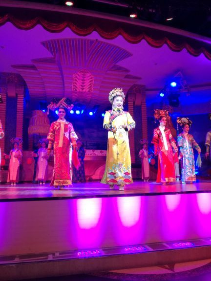 三亚果喜红艺人剧场