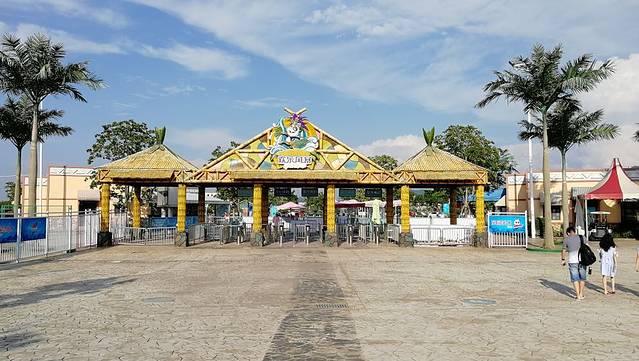 安吉欢乐风暴水上乐园