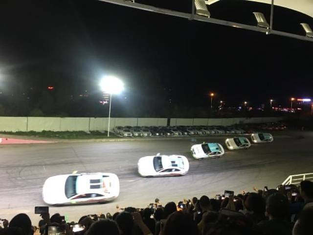 华家班汽车特技表演