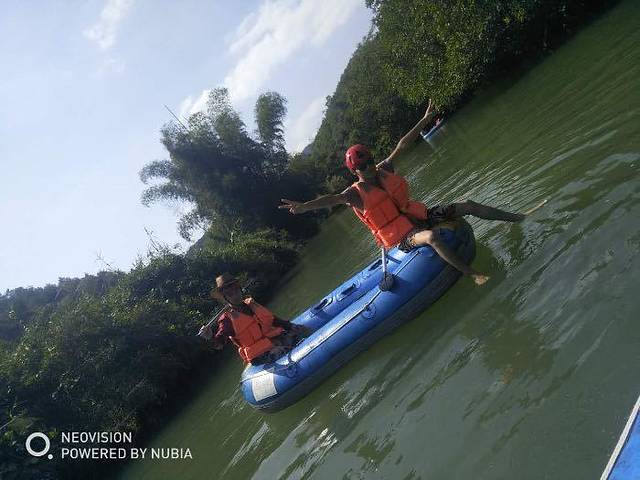 平果鸳鸯滩漂流景区