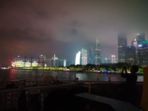 珠江夜游蓝海豚游船