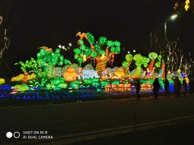 "...，很方便，里面很大，有好多场馆，晚上部分场馆关闭，适合散步，带小孩逛逛，逛个两个小时也就差不多_武汉园博园(武汉自然博物馆)"的评论图片