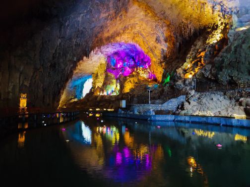 巴马仁乡洞天福地