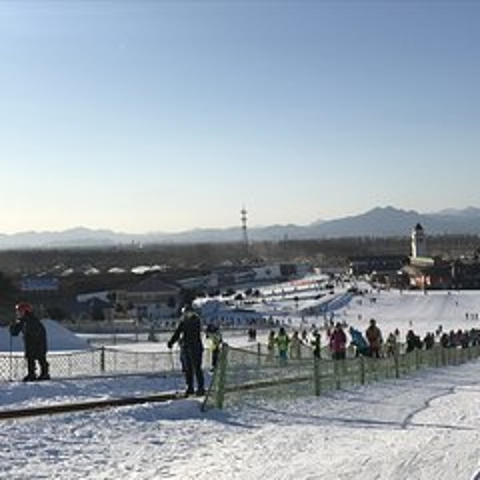 "从开没见过这么多这么美得雪 教练也很好，讲解的很清楚，还时刻提醒我们一定注意安全，导游也不错，..._北京渔阳国际滑雪场"的评论图片