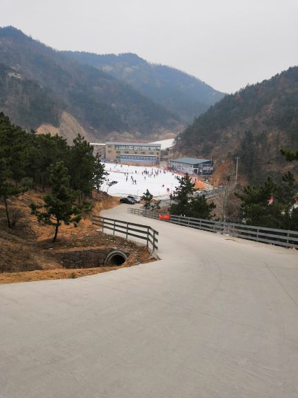 青岛崂山北宅高山滑雪场