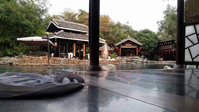 九曲湾温泉度假村