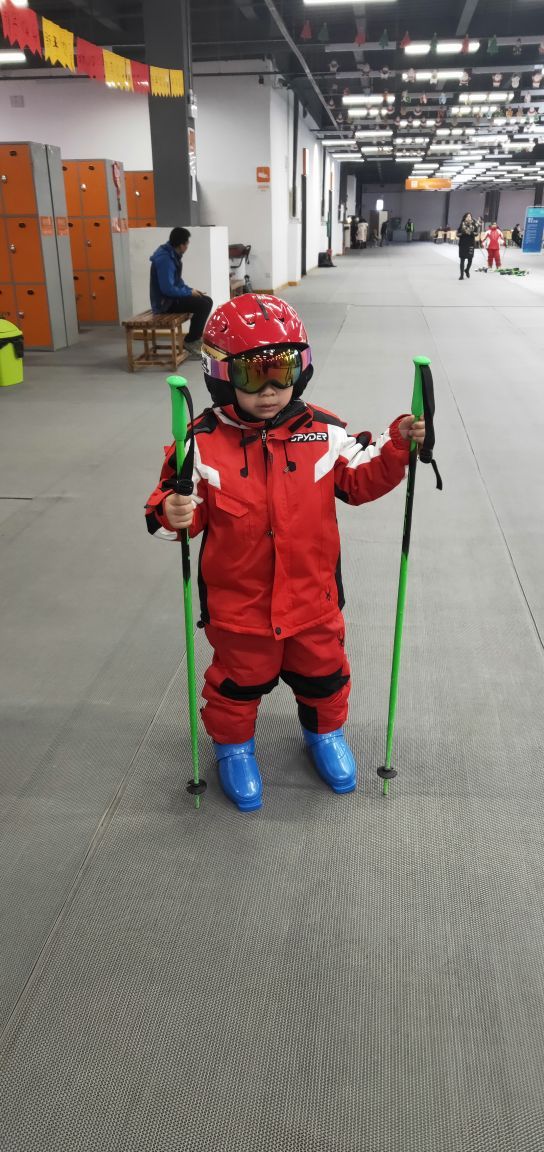 桂林天湖冰雪世界滑雪场