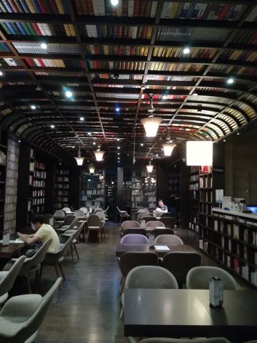 钟书阁(松江泰晤士小镇店)