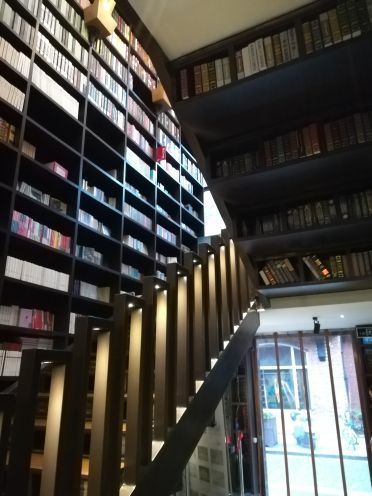 钟书阁(松江泰晤士小镇店)